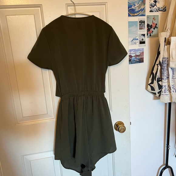 Princess Polly romper - Picture 3 of 4